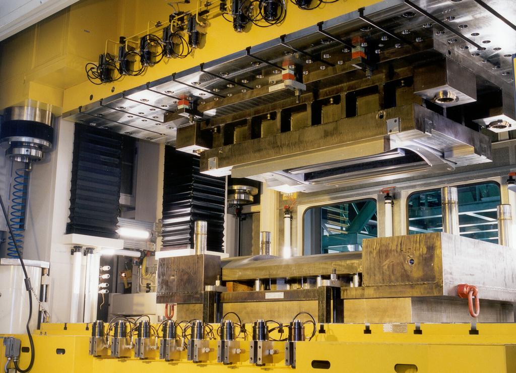 1 FORMING MACHINE TOOLS In the area of Forming Machine Tools we offer our competen- The numerical calculation, analysis and simulation of individual cies of planning, development, design and property
