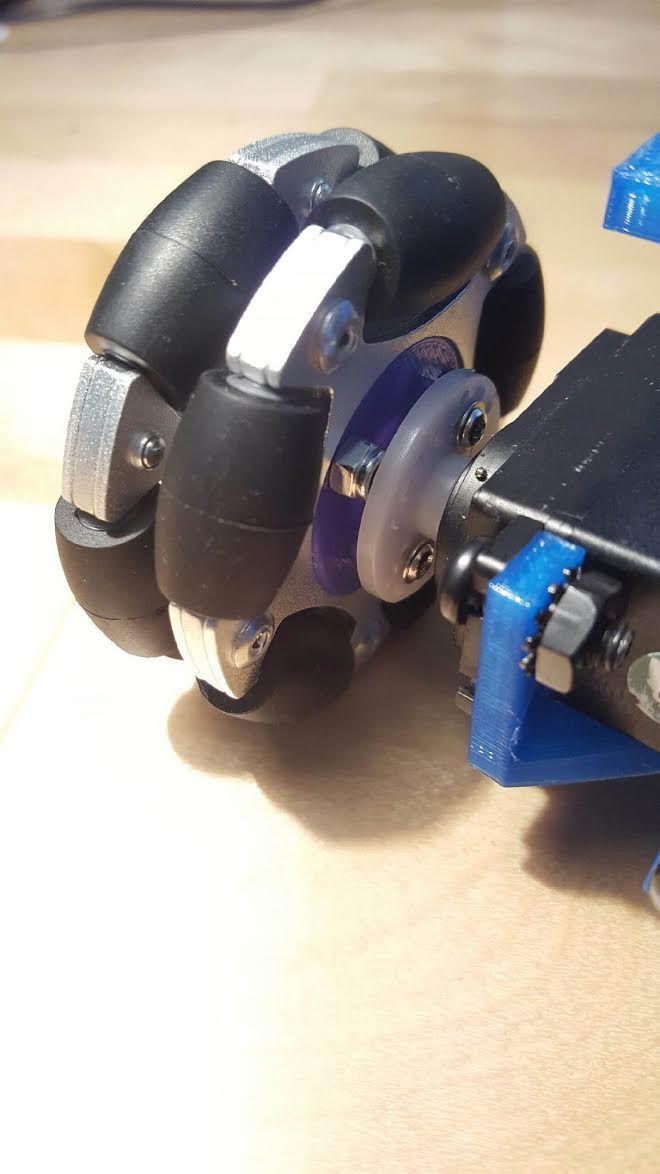 One small design aspect worth mentioning is the 3D printed structure connecting the omniwheels to the motor horns.