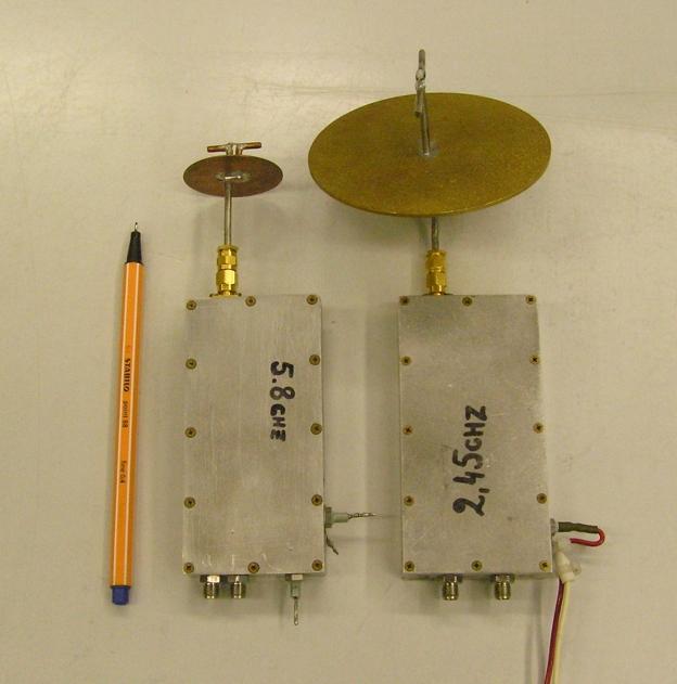 had integrated separated planar transmission and reception antennas (patch antennas) and was manufactured by IMST, Kamp-Lintfort, Germany (Fig. 1).