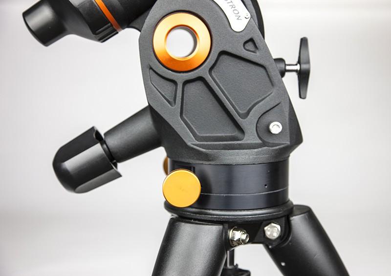 When setting the mount head and Landing Pad onto the tripod, you can simply let the Landing Pad sit against the top of the tripod, then rotate the mount until the pan-head screw drops into place in