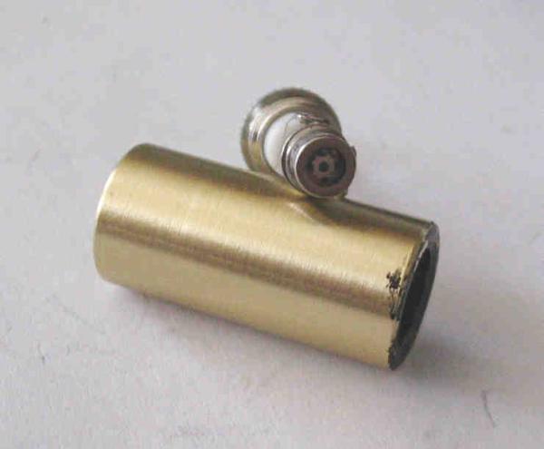 The photodiode is mounted on a miniature 3 conductor plug, so it can be interchanged easily (Fig. 3).