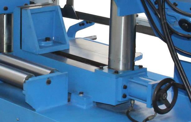 (2) Clamping the workpiece by hand wheel or hydraulic cylinder A: You clamp the workpiece