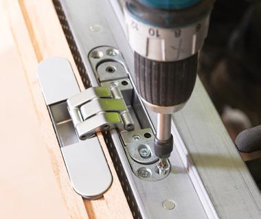 Arriva Tectus FD60 hinge Installation 25 5 Fit to frame 8 Side adjustment Open out the hinges and with the help of an assistant or a door lifter, offer up and locate the Adjust the adusting spindles