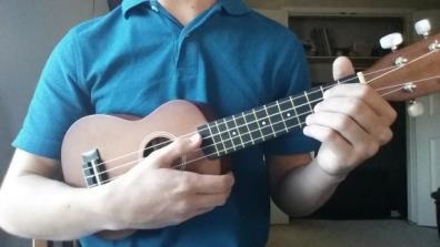 The following instructions will help you learn to hold, tune, fret, strum, and play your first song on the ukulele. Holding the Ukulele Holding a ukulele can seem counter intuitive to some beginners.