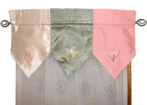 Ascot Valance Treat your windows, and yourself, to something fresh and new with an ascot valance. It's constructed with separate panel pieces, which allows you to mix and match color schemes.
