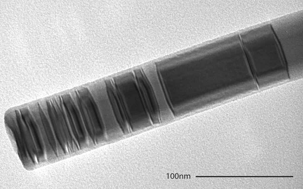 Supplementary Figure S2. A TEM image of a bottom nanowire section. During the first part of the nanowire growth, large sections of single twins or würtzite crystal segments form.