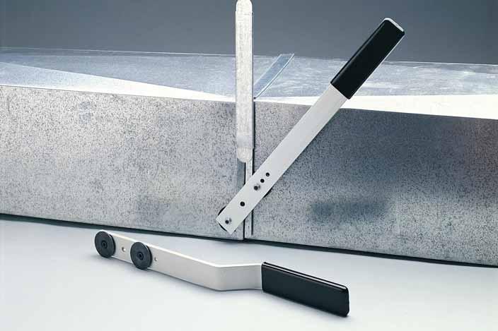 Metal Duct Tools & Accessories DS1 Duct Stretchers Use the Duct Stretcher to hold duct in place with one hand while slipping drive cleat in place with other hand.