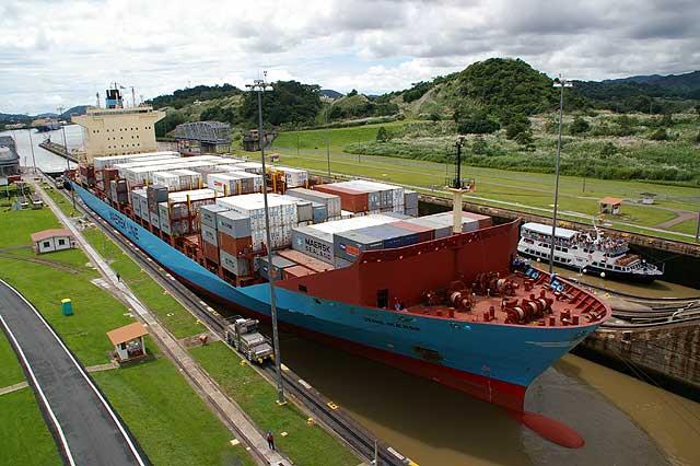 Scenarios Example The Panama canal How to forecast future shipping (quantity and size)?