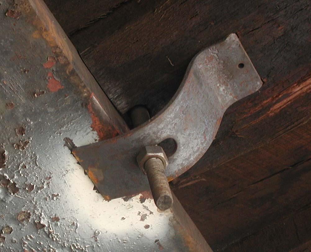 3.7 Hook Bolts with Lock Nuts, Spring Washers and Locking Clips At the same time as the above installation, the second girder was equipped with a similar system of hook bolts with spring lock washers