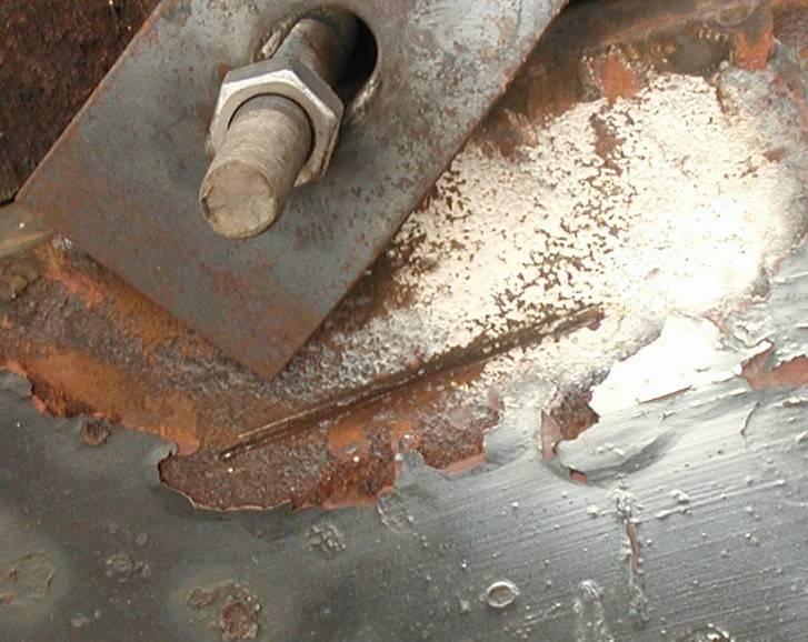 Figure 12: Rotated Spring Clip and Gouge Mark in Girder Flange The top flange experienced some gouging caused by the spring clips.