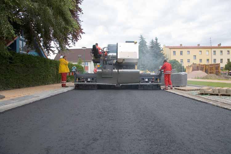 The thickness of the wearing course when paving thin overlay normally is no more than 1.2 to 2cm.