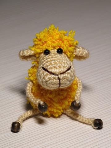 Tiny sheep FREE crochet toy pattern designed by Masha Pogorielova (с) 2014 (mashutkalu) If you want to share this pattern, please do it as a link to my blog or website.