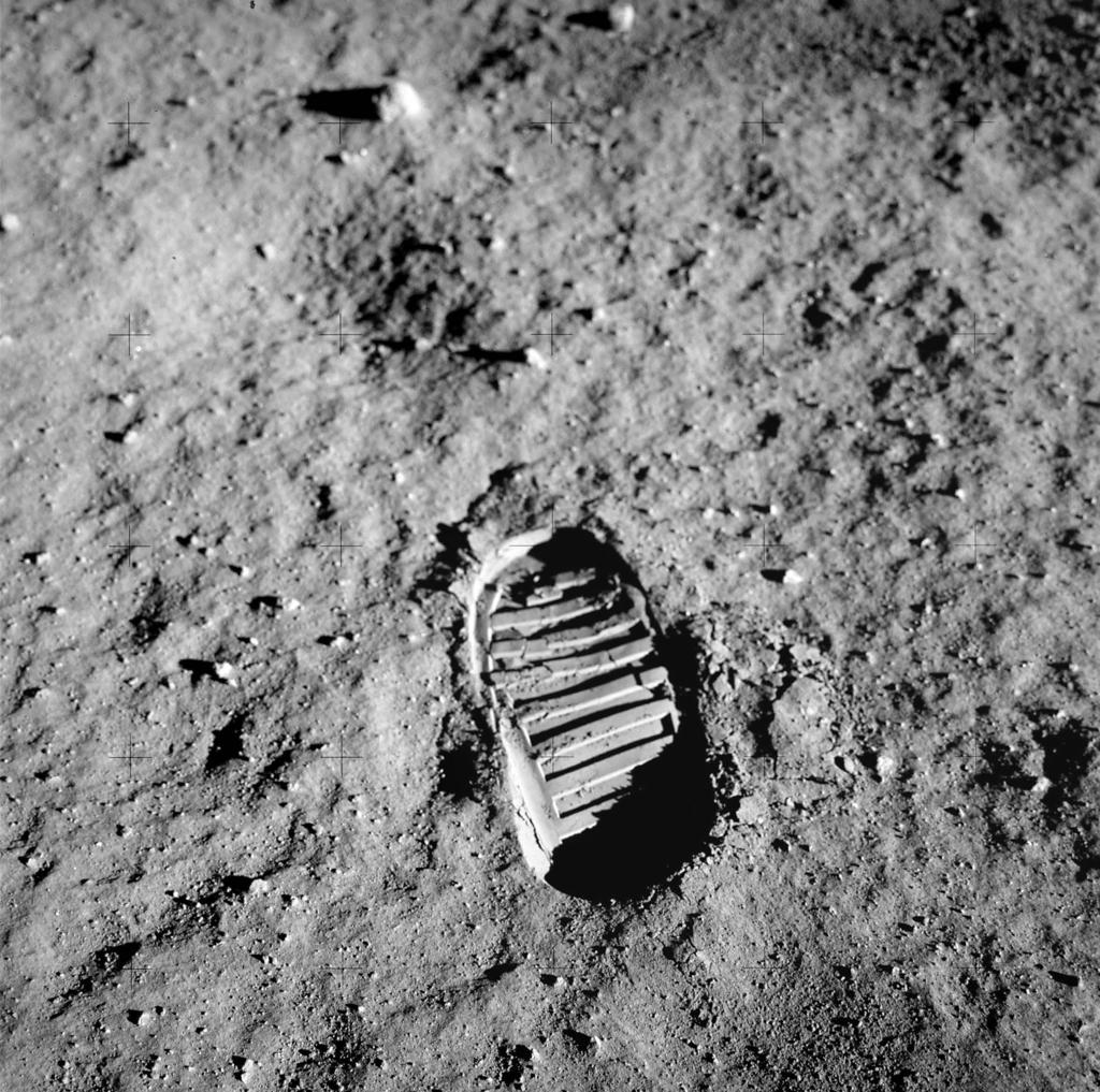 4 The Final Mission Figure I.2. Human footprint on the Moon, July 20, 1969 (photo AS11-40-5878, courtesy of NASA).