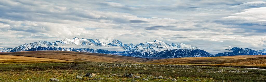 My first digital panorama, taken in the Arctic National Wildlife Refuge. ture the entire scene in my mind s eye by photographing it in three overlapping medium-format frames.