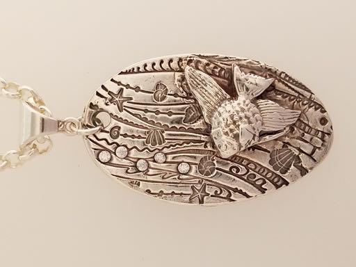 ARTISTS AND THEIR STUDIOS Linda Donahue Jewelry contemporary & Traditional Jewelry using Sterling/Pure Silver/