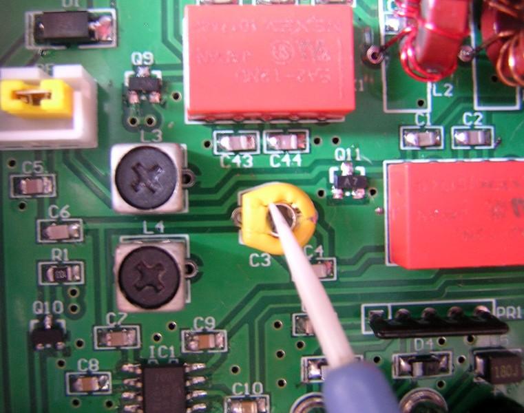 Adjust this trimmer capacitor C3 to peak the sensitivity of 40m band.