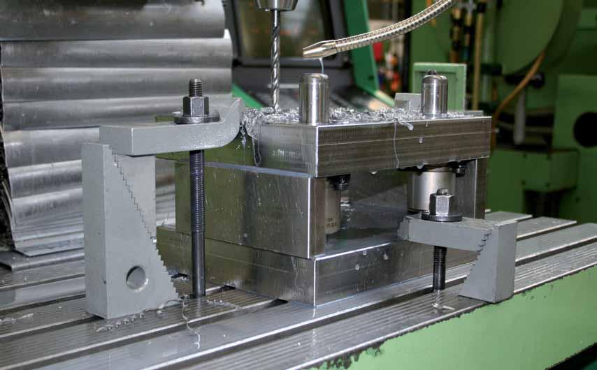 THE MOST IMPORTANT FACTS ABOUT SUPPORT BLOCKS > Material: High quality tempering steel resp. castings. > Machining: All support blocks shown, have machined base- and contact faces.