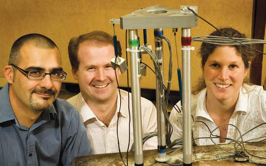 RESEARCH TEAM The CGSE combines two of the world s leading geotechnical research groups, the Centre for Geotechnical and Materials Modelling at Newcastle led by Laureate Professor Scott Sloan, and