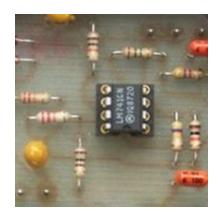 Chapter 1 Electronics I - Introduc1on 1 Electronics vs. Microelectronics Discrete Circuits vs.