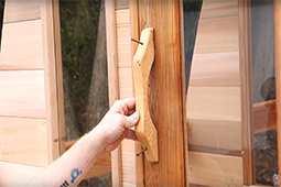 With 2 screws, attach door handle in center of door.