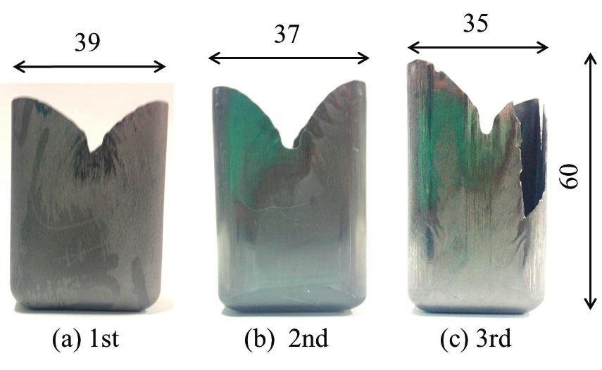 884 Yasunori Harada and Minoru Ueyama / Procedia Engineering 81 ( 2014 ) 881 886 Fig. 2. Appearances of the drawn cups of pure titanium sheets treated by oxide coating.