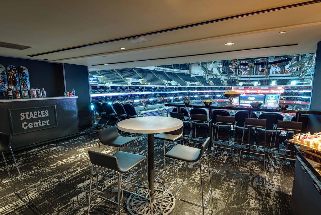 EVENT SUITES Enjoy world-class entertainment at STAPLES Center from the privacy of your own