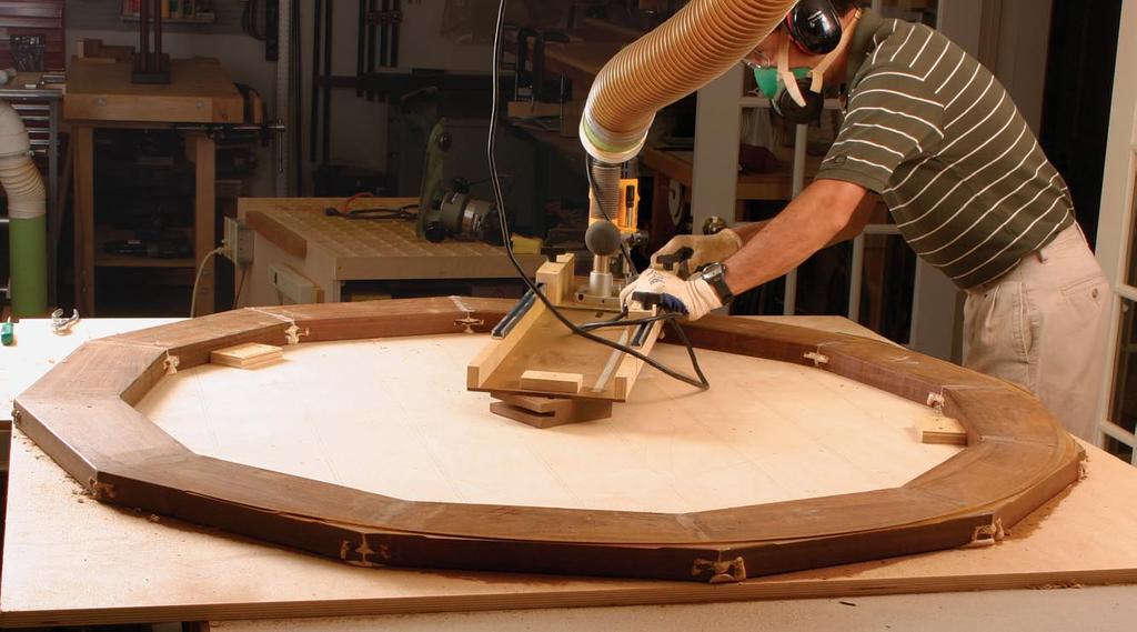 Rout the outer ring round With the glue dried on the outer ring, the next step is to make it circular using a router and a trammel jig.