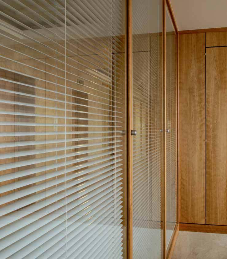 Integral blinds and knob controls within Klassic partitioning Blinds & Graphics Offices are often designed to be an expression of a corporation, its values and it s brands.