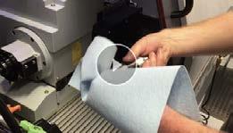 Make sure the machine spindle sleeve is clean and wiped free of any particles. 4.