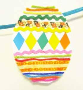 Egg Banner This easy, yet fun, open-ended banner craft is a perfect Easter project!