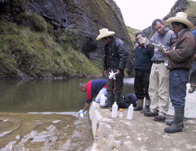 Yanacocha: Participatory Water Monitoring In 2000, mercury spill from a truck contracted by Yanacocha gold mine in Peru: 150kg of mercury over 40 km road.