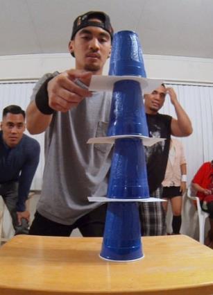 If neither team completes a tower then the team with the taller tower at the end of the timer wins. No scores are counted from partially completed towers that fall over.