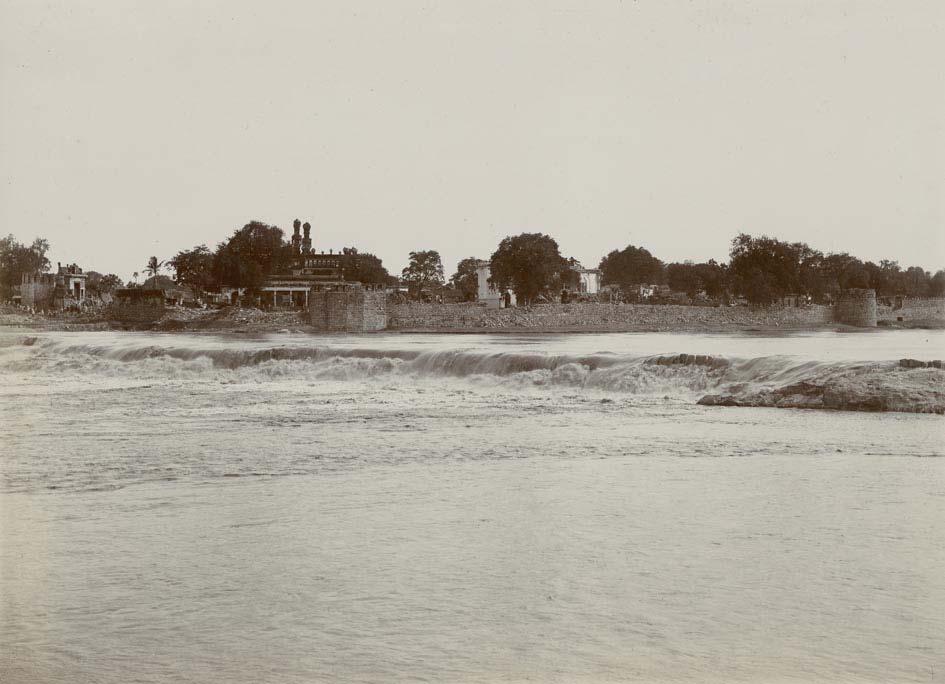 650,00 11 PUPLICK & CO., W. R. Hyderabad. The Chudderghat. (Musi River).