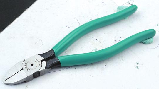 HRC: 0±3 Ø 9 7 Plastic Cutting Plier only for plastic cutting 902-049