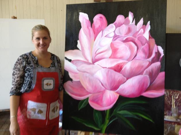 Lee enjoyed the accelerated learning atmosphere and took in every opportunity to reinforce her learning and painting experience in stage one of her Blooms Teaching Program.