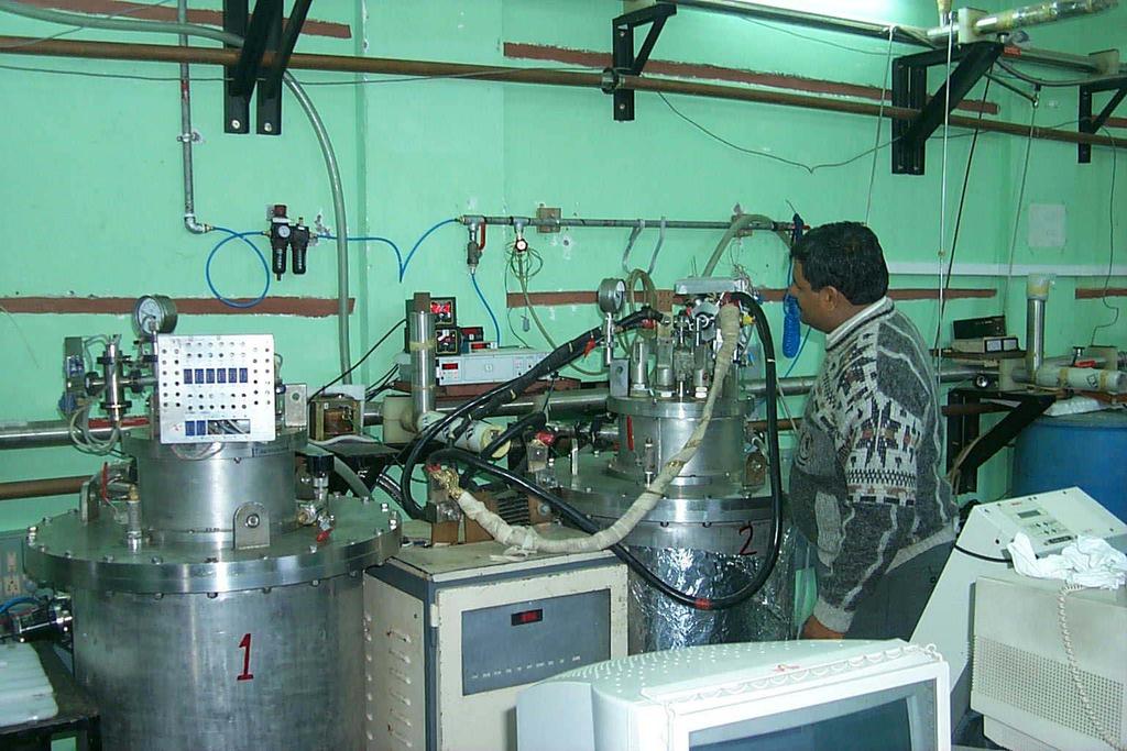 4.2 K Cryogenic test station 2 Cryostats, 3 Inserts