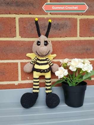 Size Bee Doll 25 cm in height Skill Level Intermediate Copyright Please do not sell the pattern or infer it as your own. You may however use this pattern to sell any items you complete.