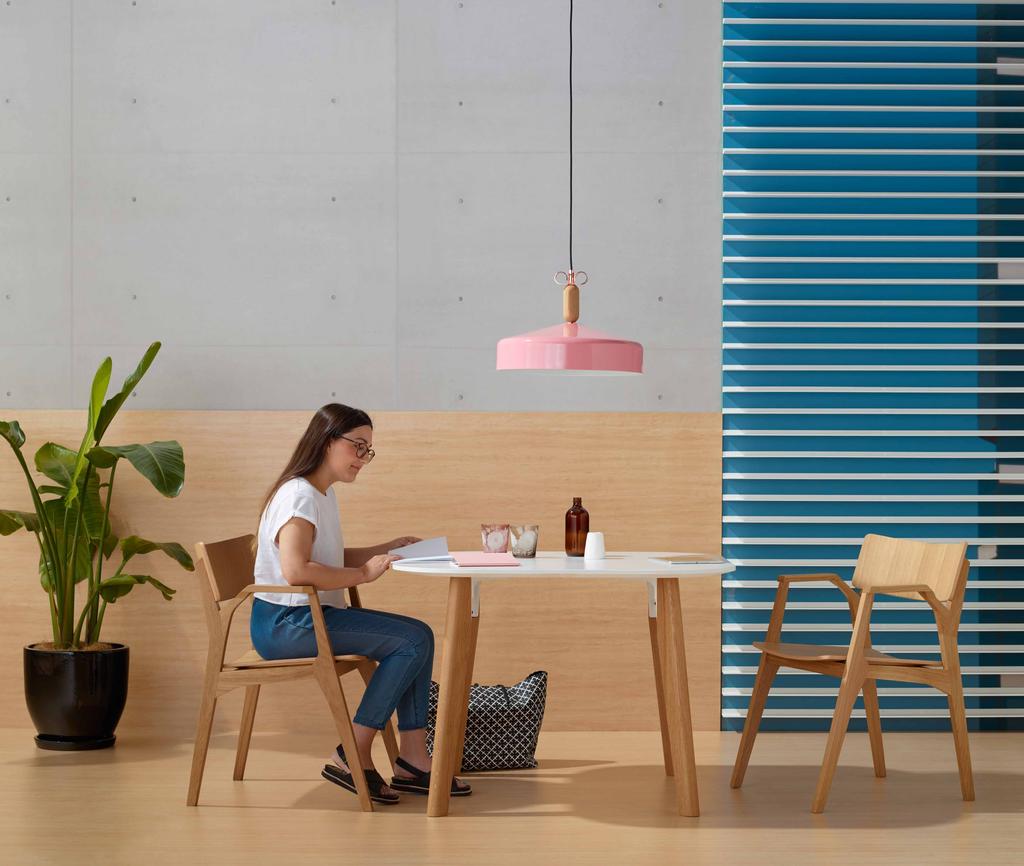 Introduction 9 10 Eat, share & learn Suitable for dining and meeting environments, the table top is available in three shapes: round, square and rectangle and is finished in either a white MDF powder