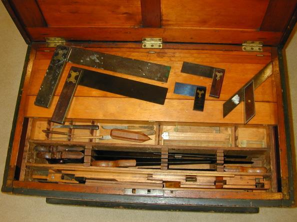 The panel that covers the saw till has two hinged sections, no apparent reason, but opening it further back reveals some 5 marking/carving knives, 4 folding rules and a craftsman-made wooden mouse