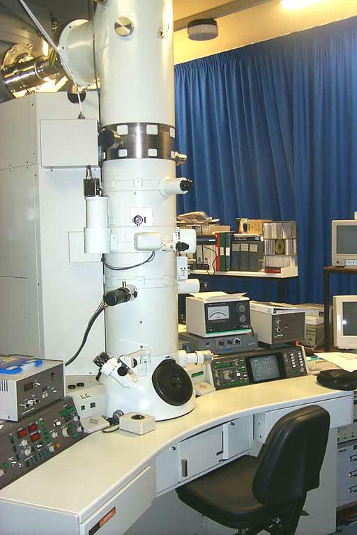 a) b) c) d) Fig. 1. a) The JEOL JEM-3000F in Oxford; b) Diffractogram obtained at 300 kv close to Scherzer focus confirming point resolution of between 0.16 and 0.