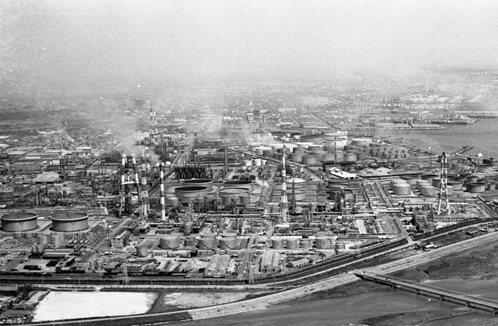 Japan s experience to fight against pollution City of Yokkaichi around 1970 City of Yokkaichi today Public-Private Partnerships Policy/Laws/ Social systems Business/ Investment Research and