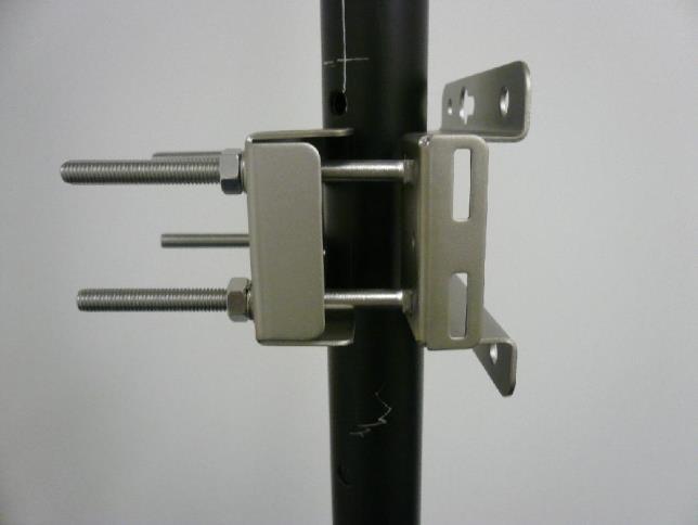 Mount the kit to the pole at the desired height and tighten all 4 screws to fix its position (Figure 3-