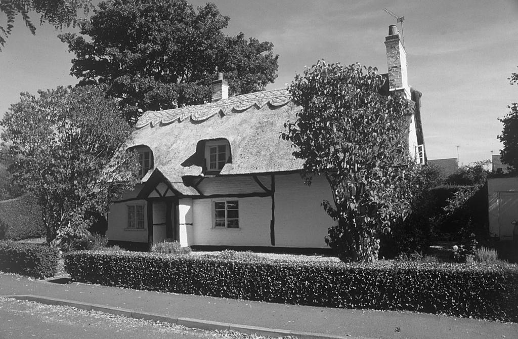 62 SOPHIE CLARKE Fig. 1. View of Oram Cottage from the south-west.