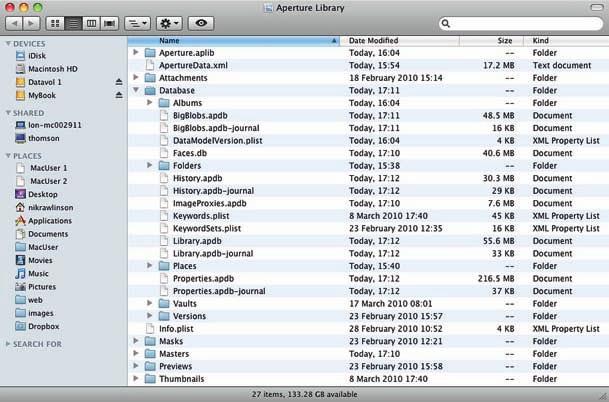 Apple Aperture 3 FIG. 2.2 Any images you import into Aperture directly are stored in its library, a packaged folder than can be explored through the Finder.