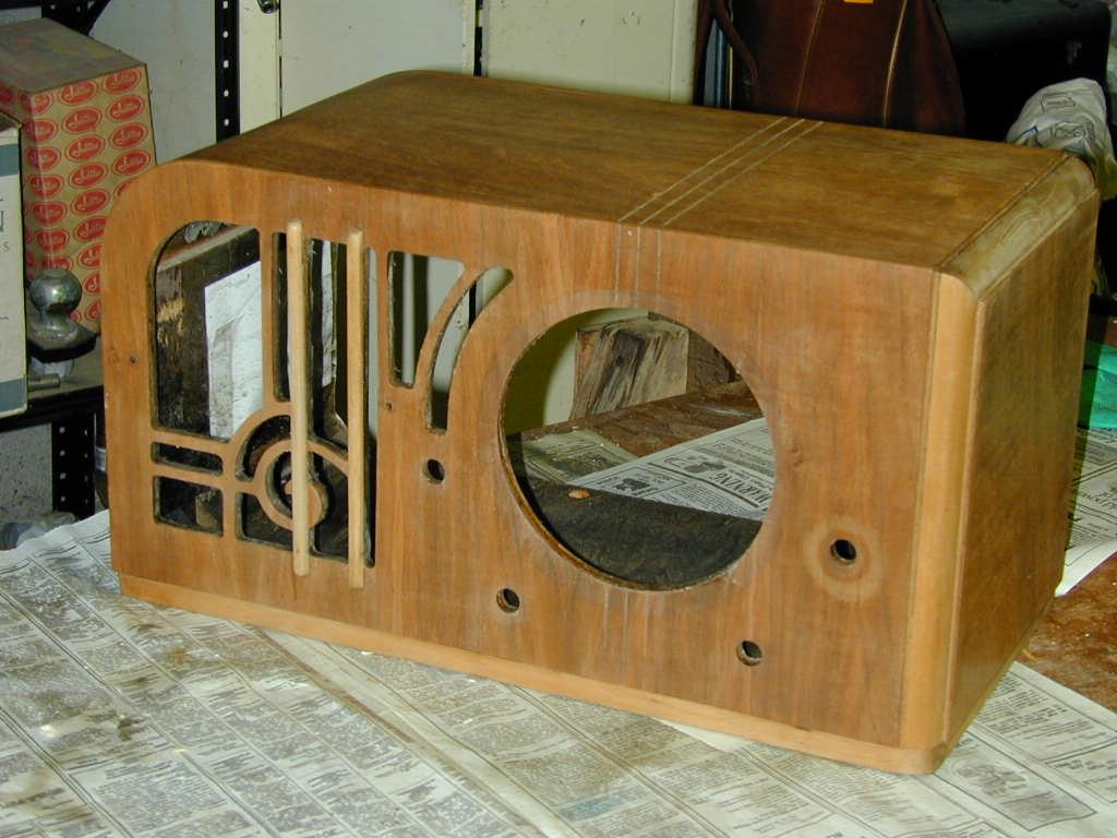 Basic Wood Radio Cabinet Refinishing Part Two By Eric Stenberg This is the second of two articles dealing with the refinishing of a vintage radio cabinet.