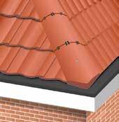 Build up the hip batten on the hip rafter, to a height such that the hip tray overlaps the tiles on both sides and secure with nails. 6 6.