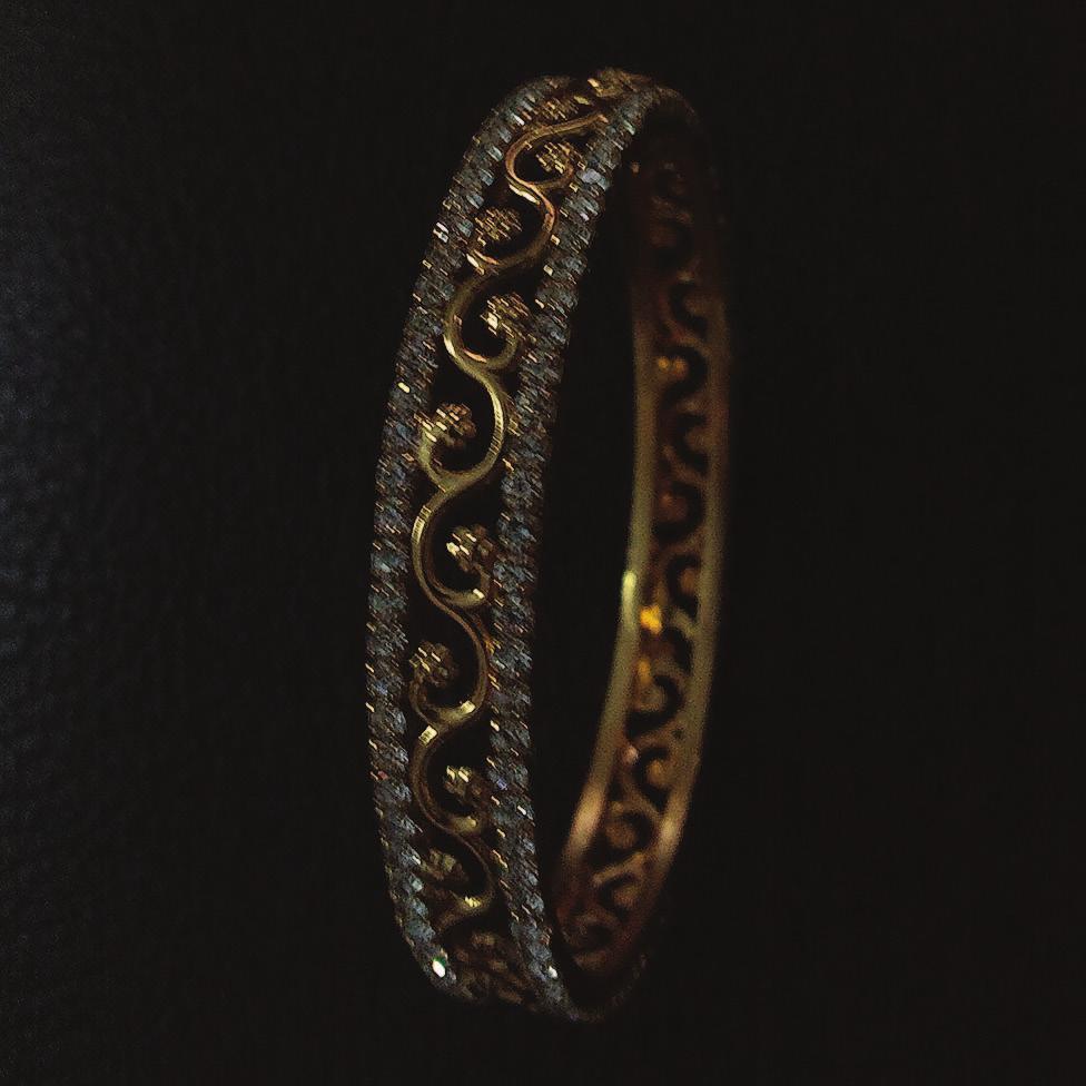 Gold Plated Bangle This aesthetically made bangle is made by gold plating bangles made of copper or brass.