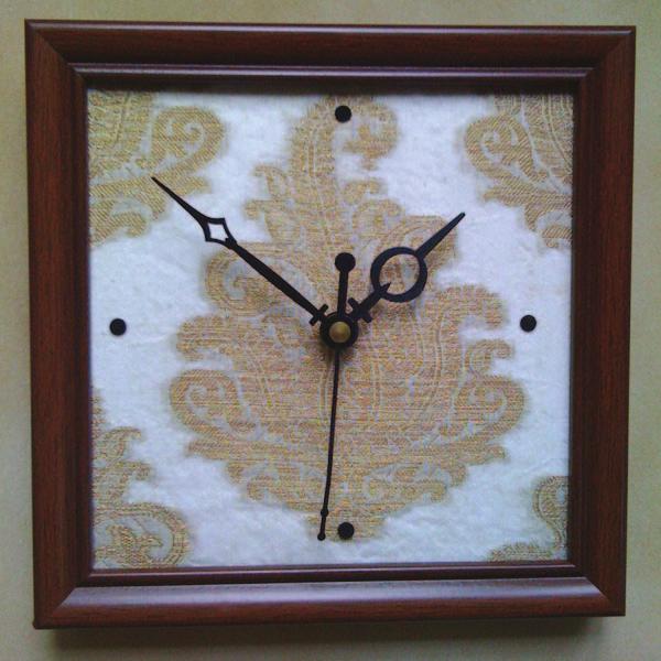 Fabric Clock This is a handcrafted product with a modern clock set fitted on to traditional Kerala fabric base.
