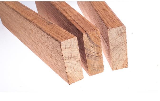 Features: The texture of the plywood surface is very natural, not easily deformed and easy to process, but the price of plywood expensive than the particleboard and MDF.