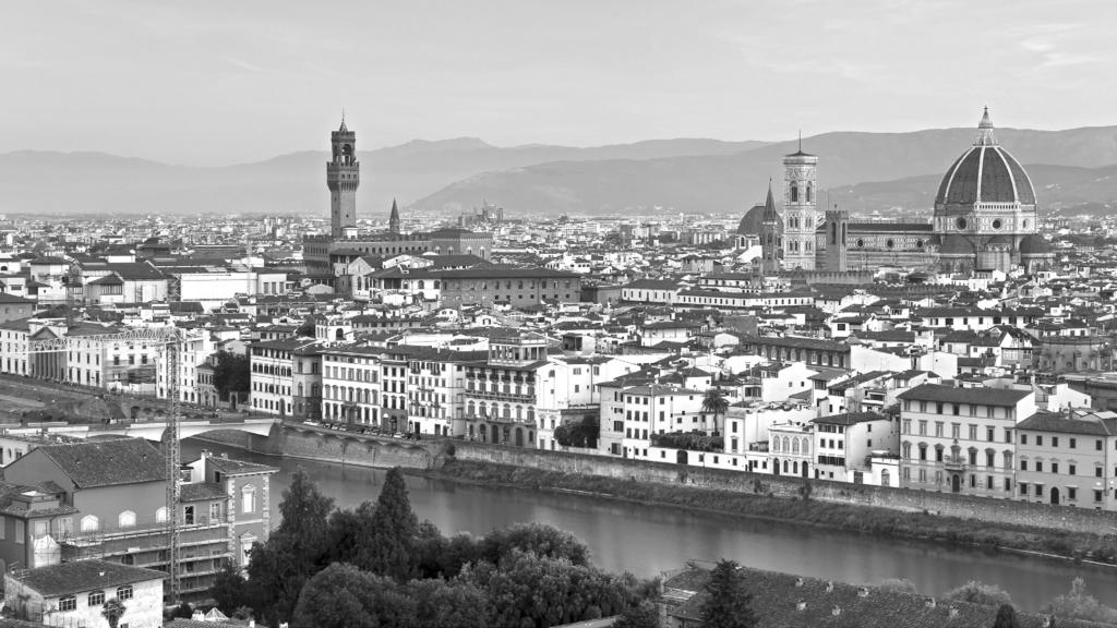 Florence: The Cradle of the Renaissance I N T E R A C T I V E S T U D E N T N O T E B O O K What advances were made during the Renaissance? P R E V I E W Examine the photograph of Florence.
